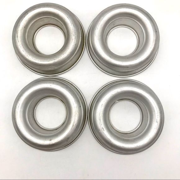 Set of 4 Aluminum Mini Jello Or Bakeware Molds - Picture 1 of 9